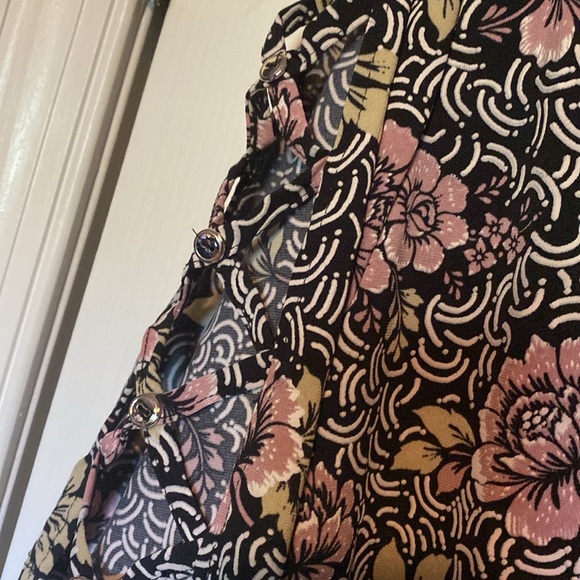 Tops - Picture 6 of 10